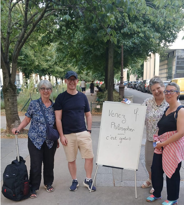 QUAND LA PHILOSOPHIE DE RUE RENCONTRE L'ESPRIT ACADÉMIQUE